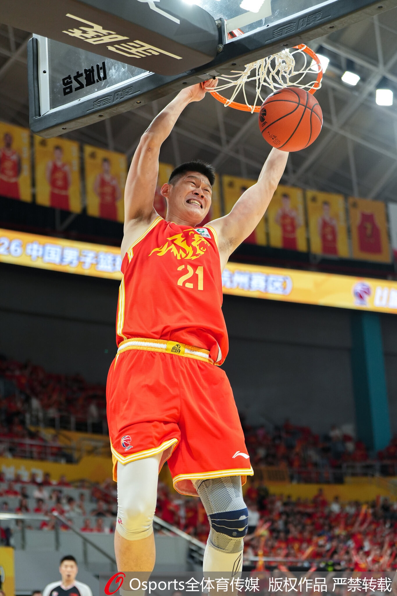 效率无敌！胡金秋16中13轰全场最高30分外加5板1助1断