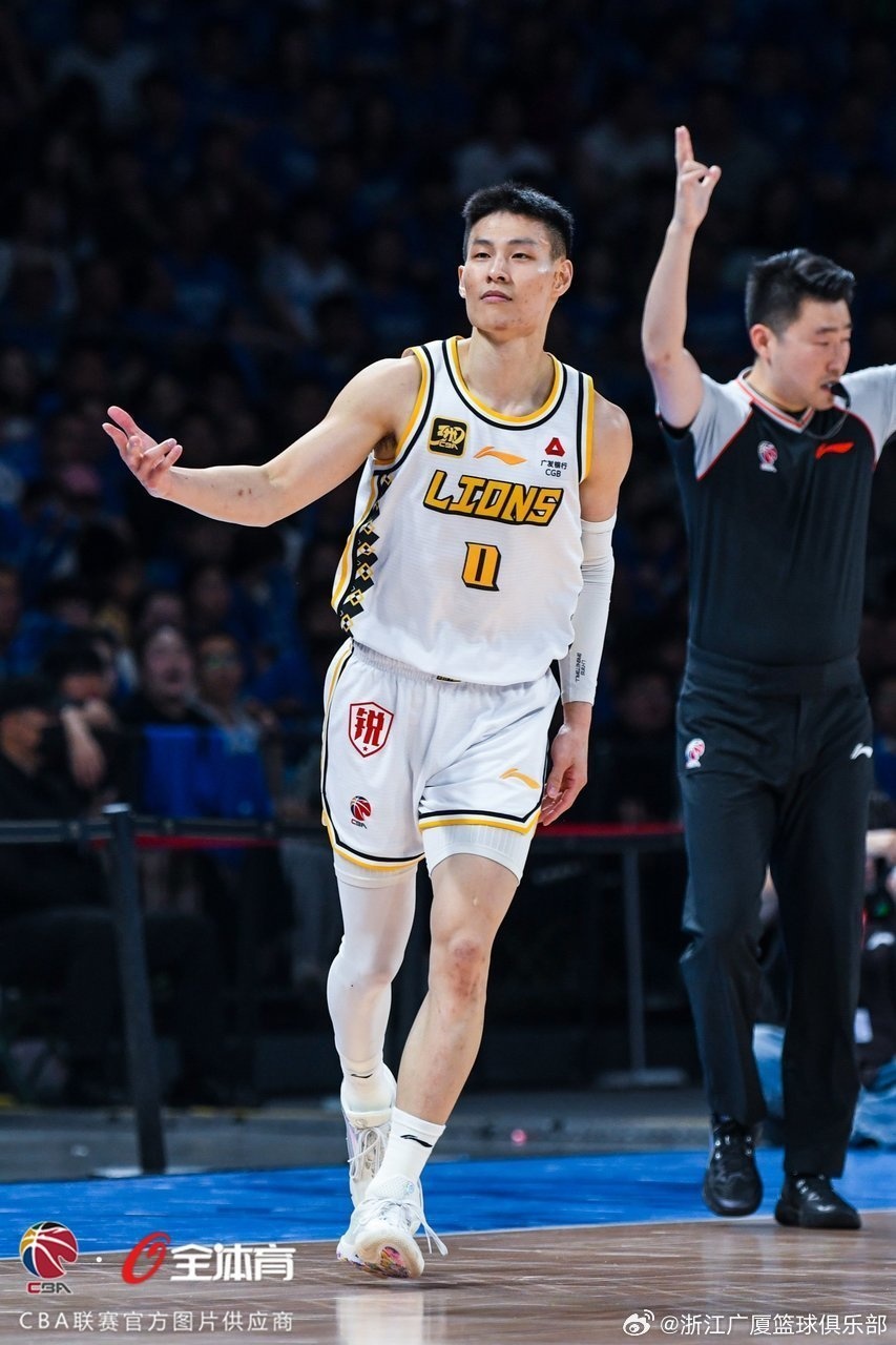 奇兵降临！林秉圣7投5中11分3篮板3助攻3抢断 正负值达+14