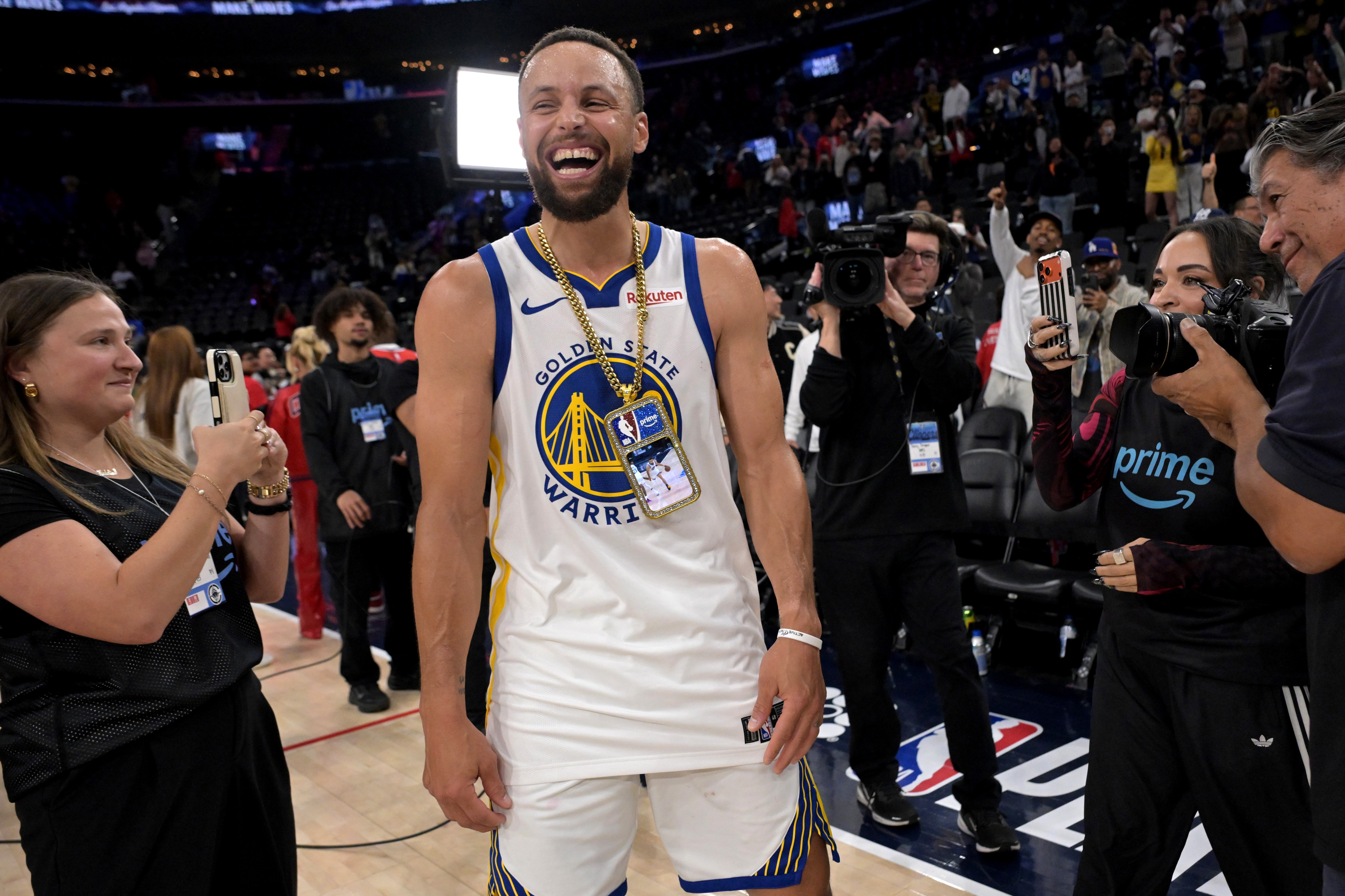 乔·约翰逊：李宁肯定给了库里大合同 库里品牌后面也会签NBA球员