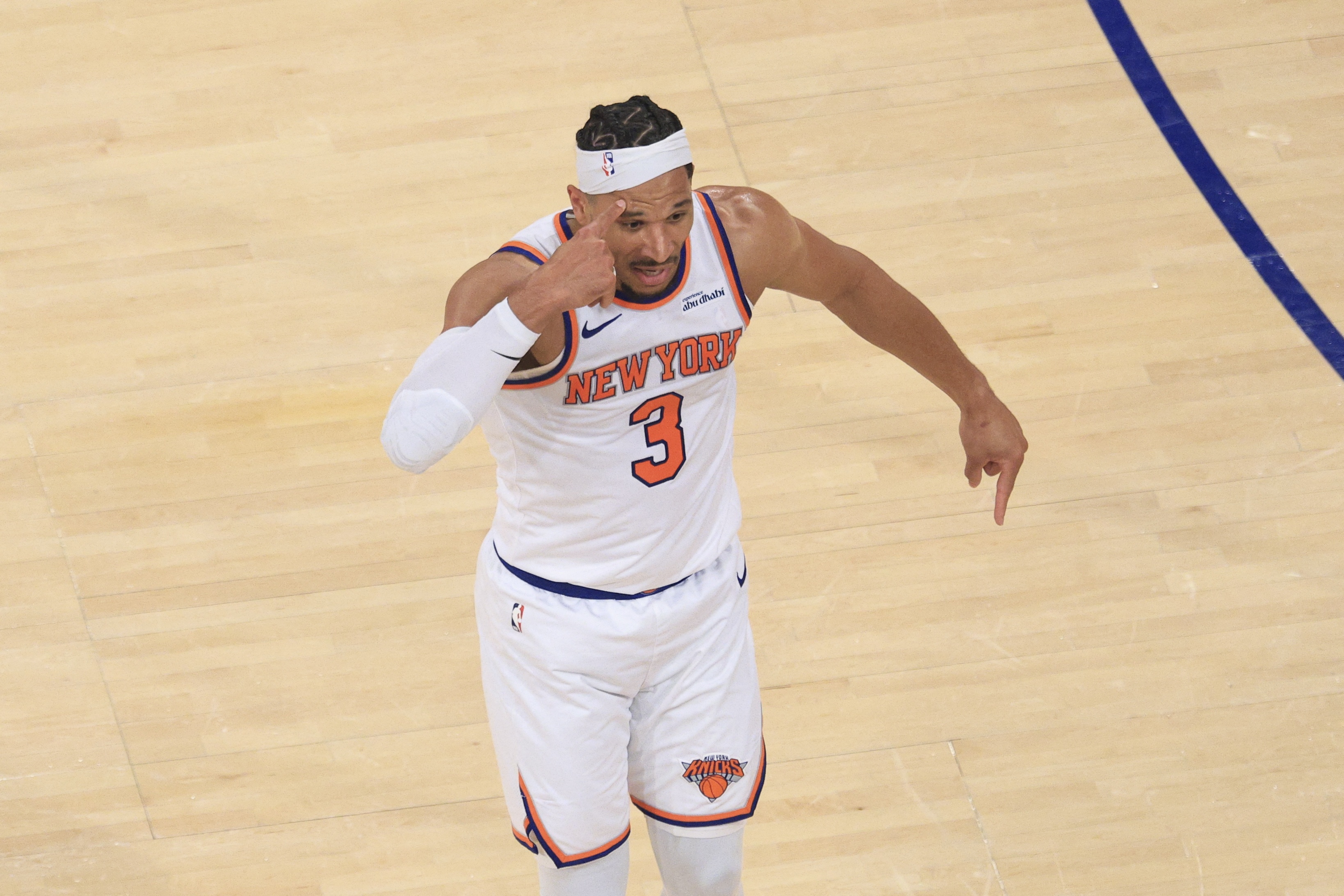 NBA合并以来目前仅3人总决赛场均15板：摩西·马龙、约基奇、哈特