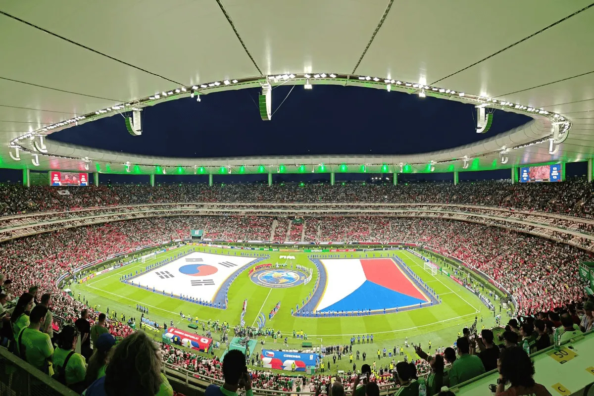 官方数据4.5万人却大片空座，FIFA回应：部分球迷在环廊观赛