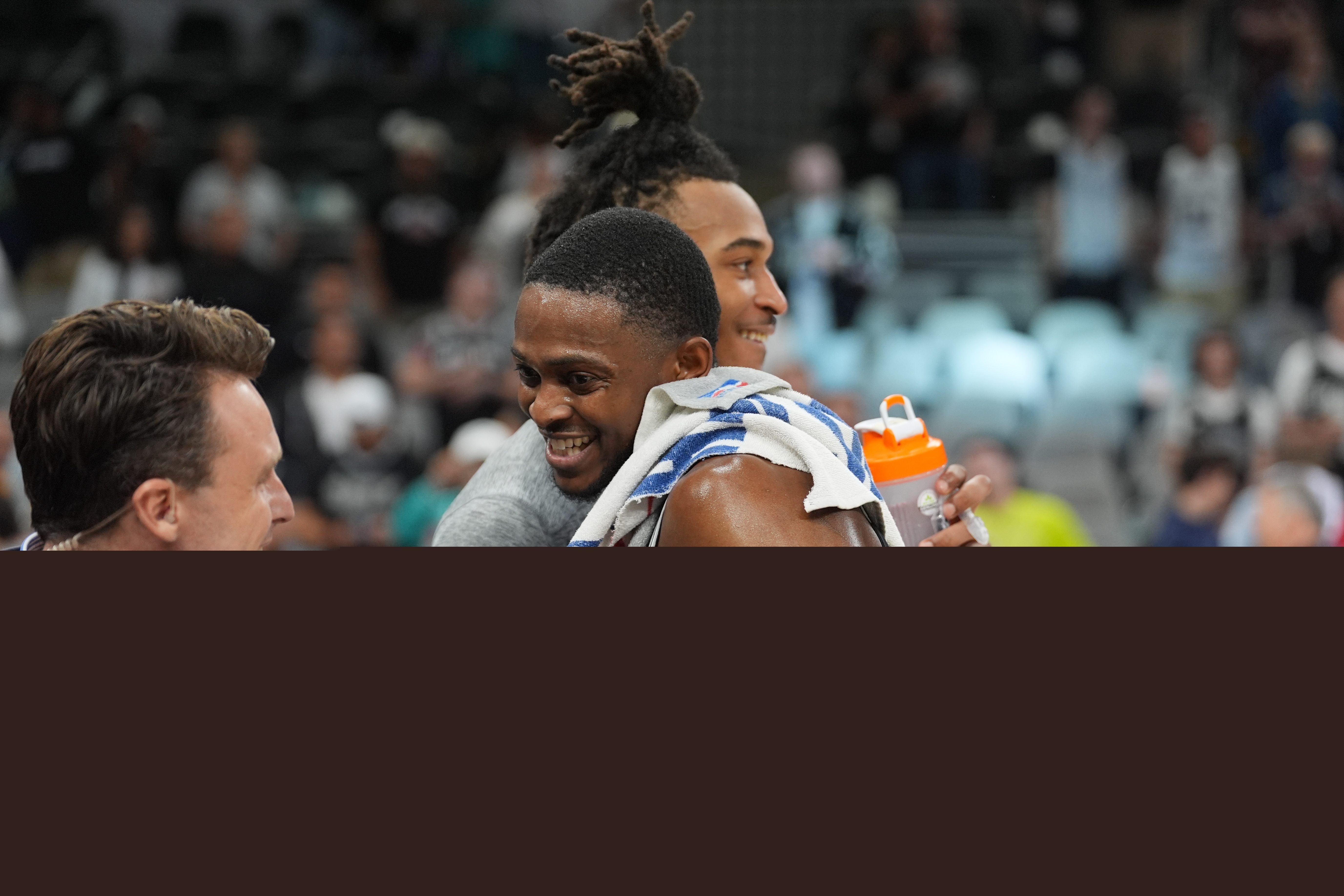 名记气疯了：福克斯的合同是NBA历史上最垃圾的合同！没有之一！