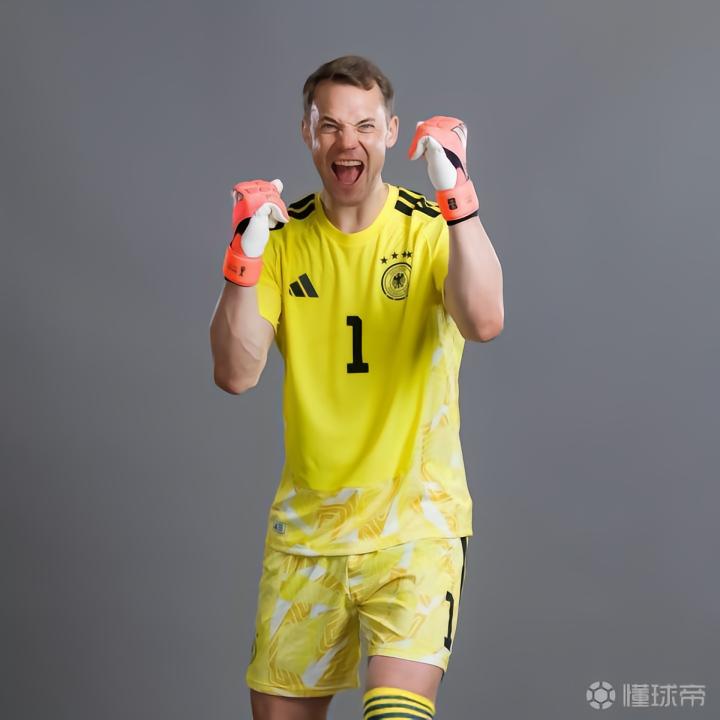 首发出战世界杯，诺伊尔时隔两年再度代表德国队出场
