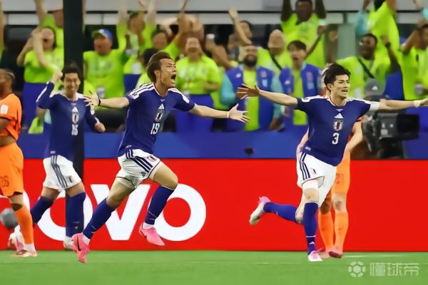 TA：为避免大面积空座，FIFA将未卖掉的贵宾票奖励给了赛场志愿者