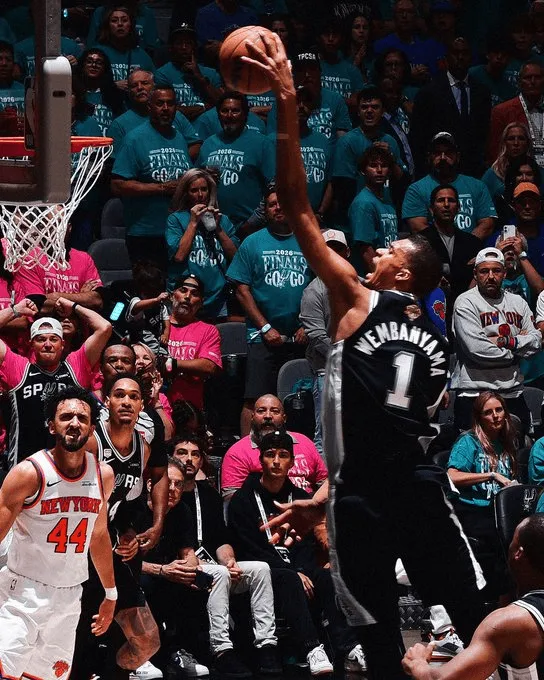 举火烧天！NBA官方晒文班G1左手单臂劈扣照预热总决赛G2