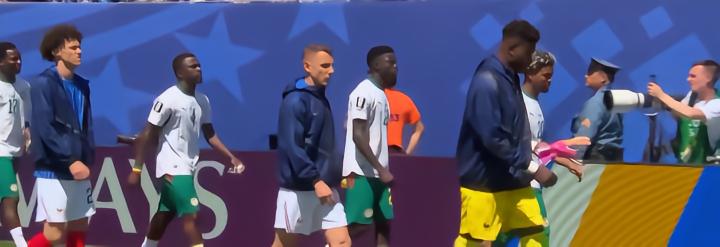 半场战报：法国0-0塞内加尔，雅克松中柱，法国0射正