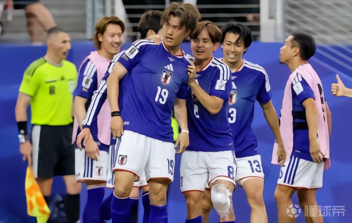 高中教练：高中时我就告诉小川航基必须踢9号位；全家都穿他的球衣