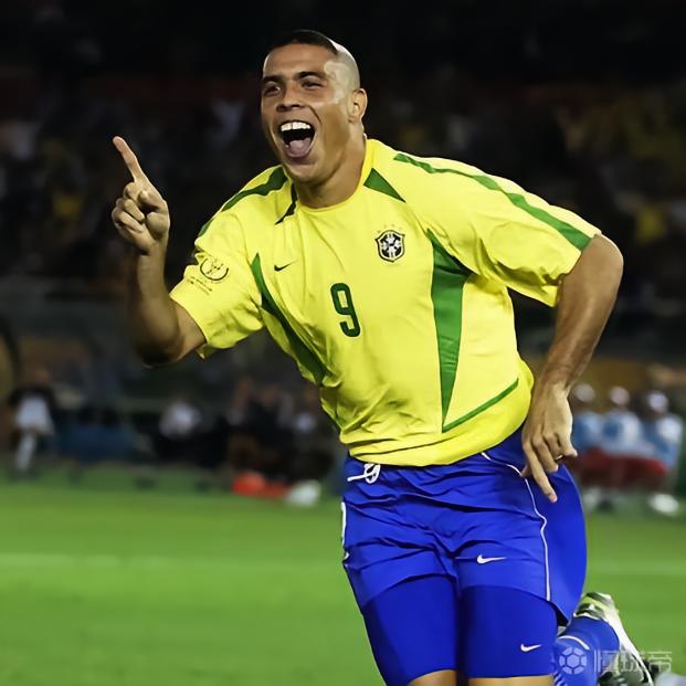记者：你追平了克洛泽的纪录，并超越了罗纳尔多