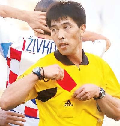 首位执法世界杯中国主裁陆俊：2002年吹罚两战，11年后遭禁足