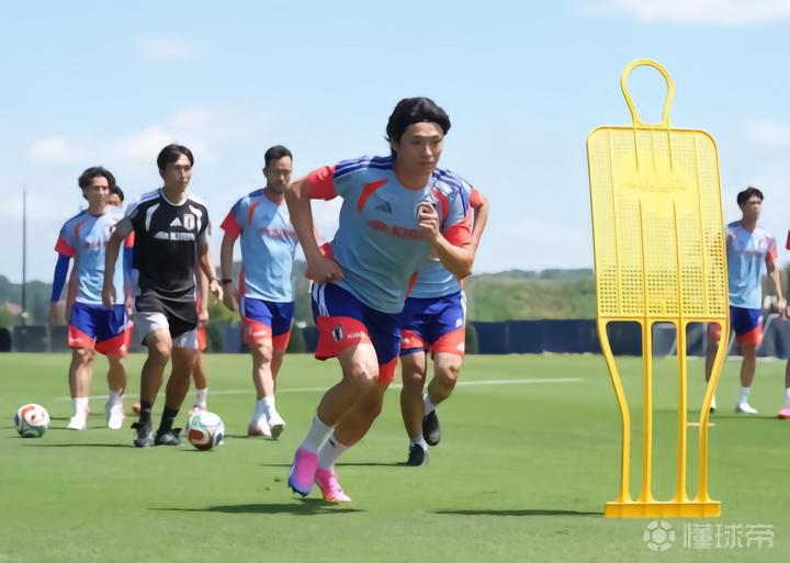 町野修斗谈对阵突尼斯：两队都急需拿下三分，比赛会十分激烈