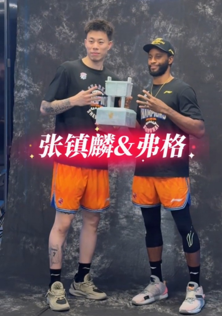 霸气凡尔赛！摄影师让比1 张镇麟弗格默默伸出4根手指