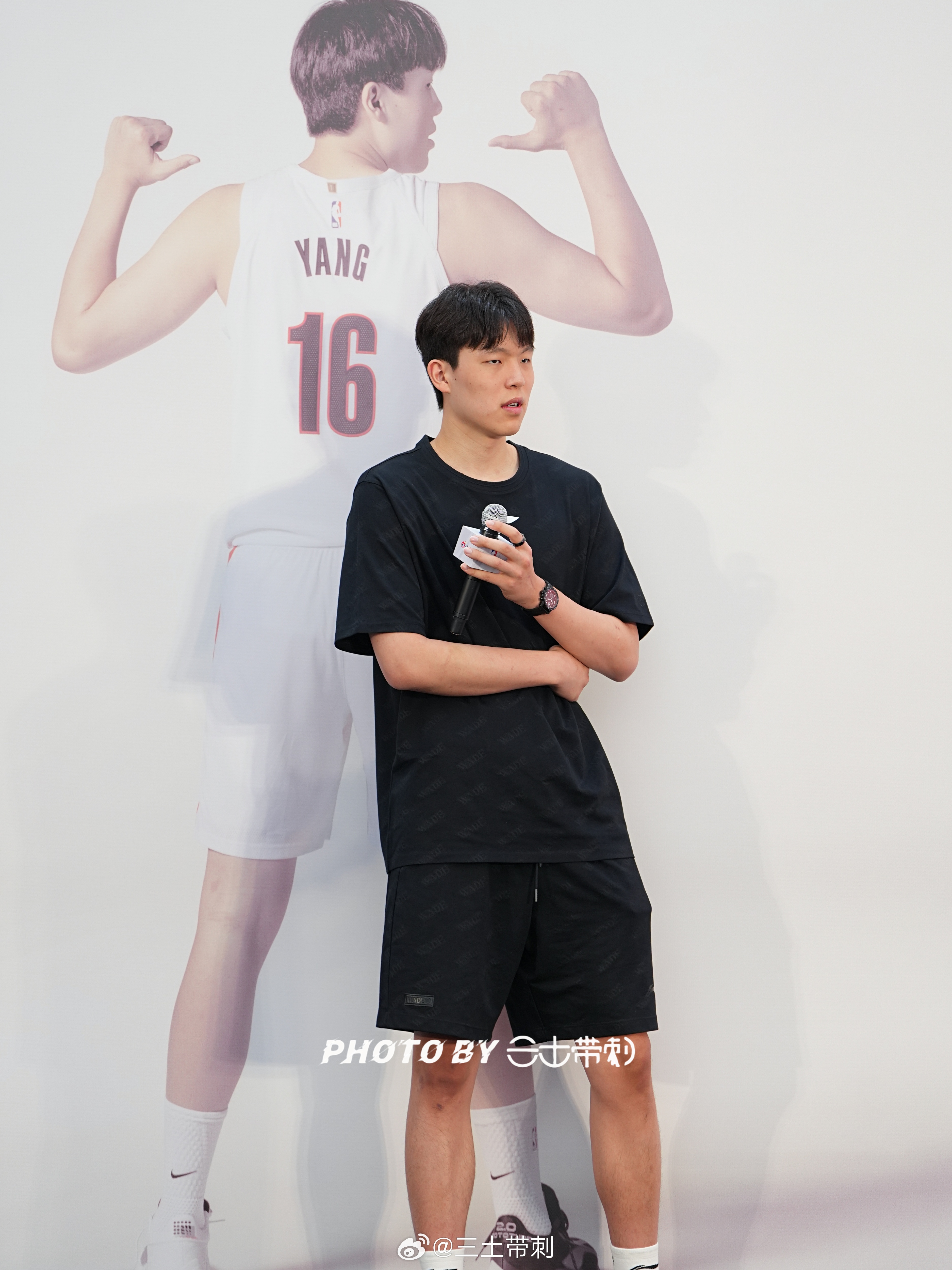中国男篮杭州备战热身赛 杨瀚森因规定独立出行