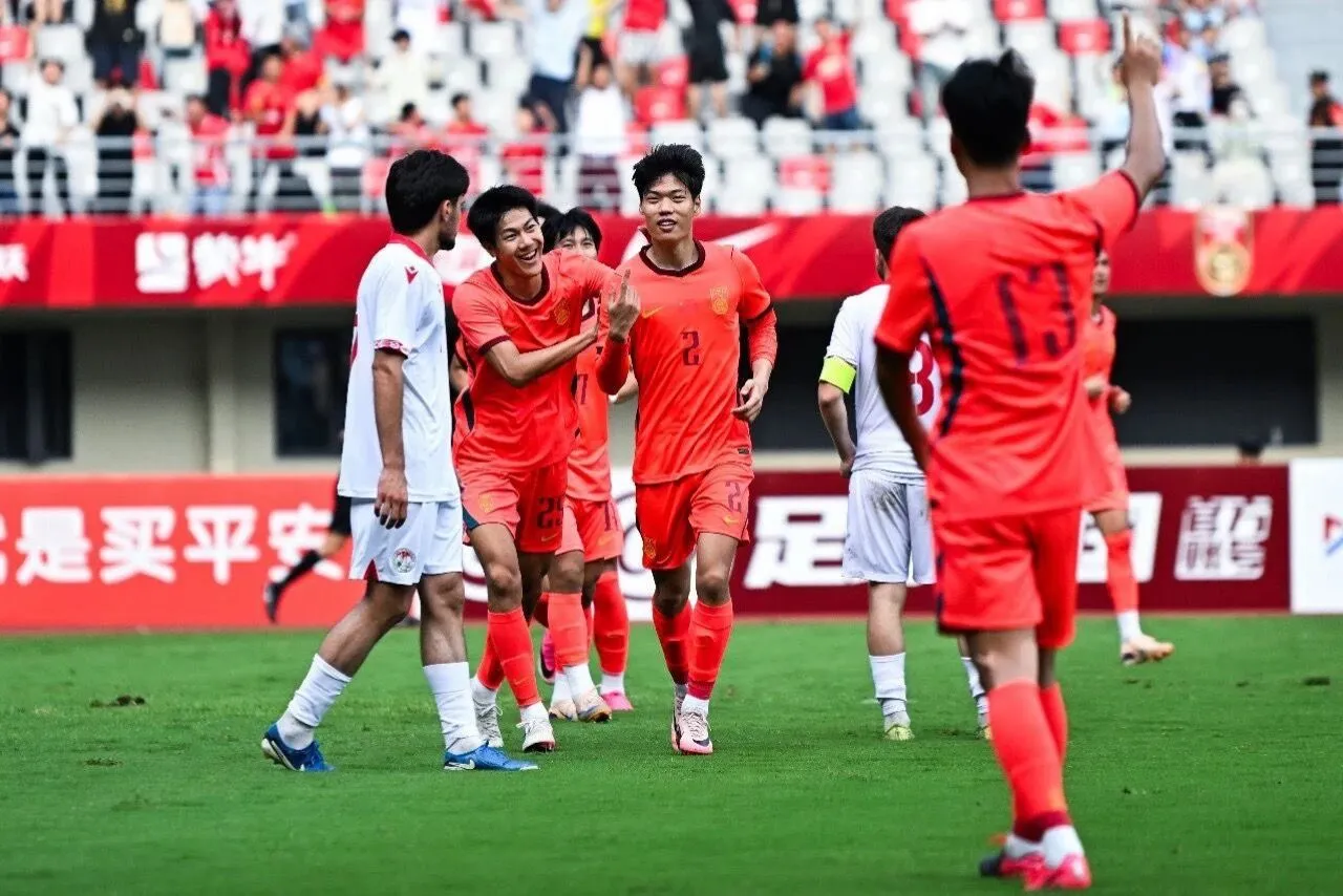 绝杀塔吉克斯坦U23！贺一然社媒：职业生涯首球，继续雄起